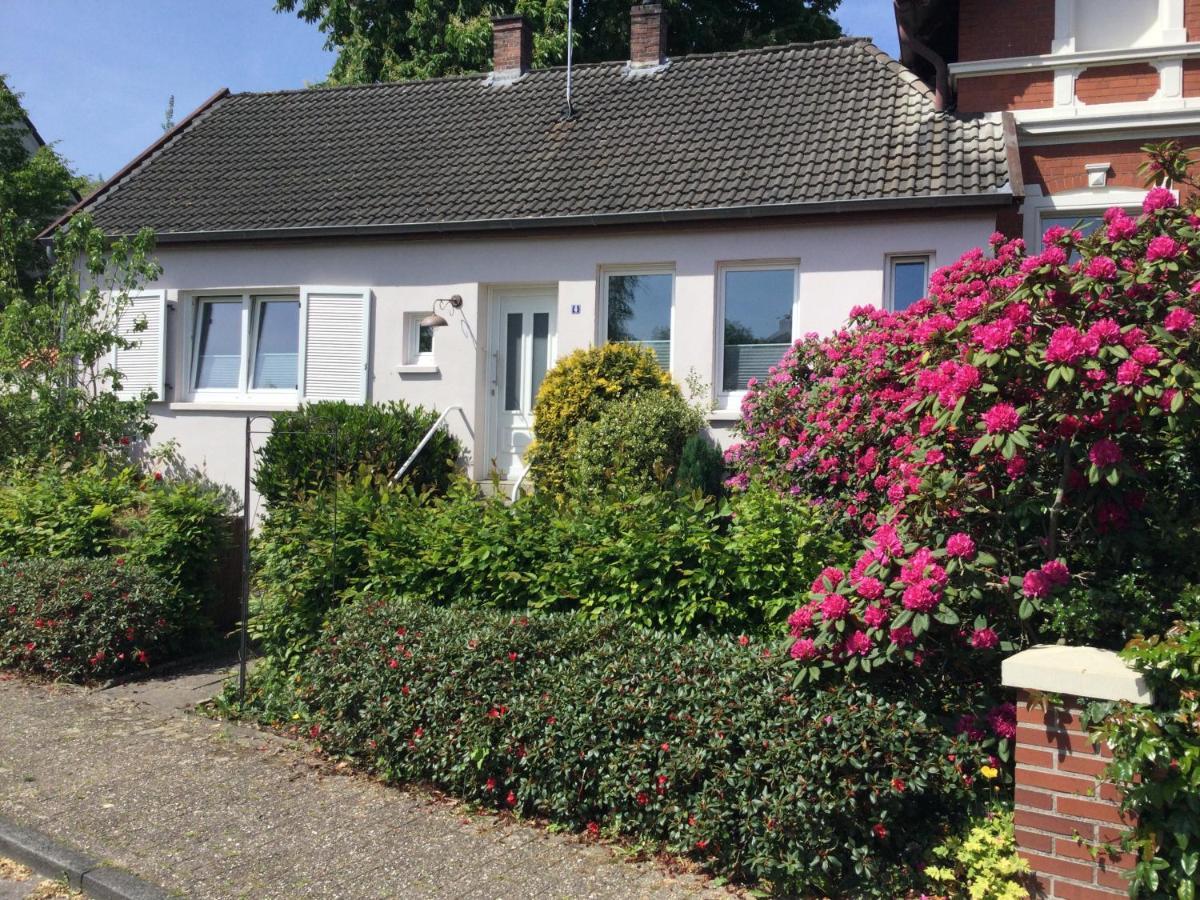 Ferienhaus Us Luett Hus Und Das Zimmer Linde Im Haupthaus Oldenburg Exterior photo